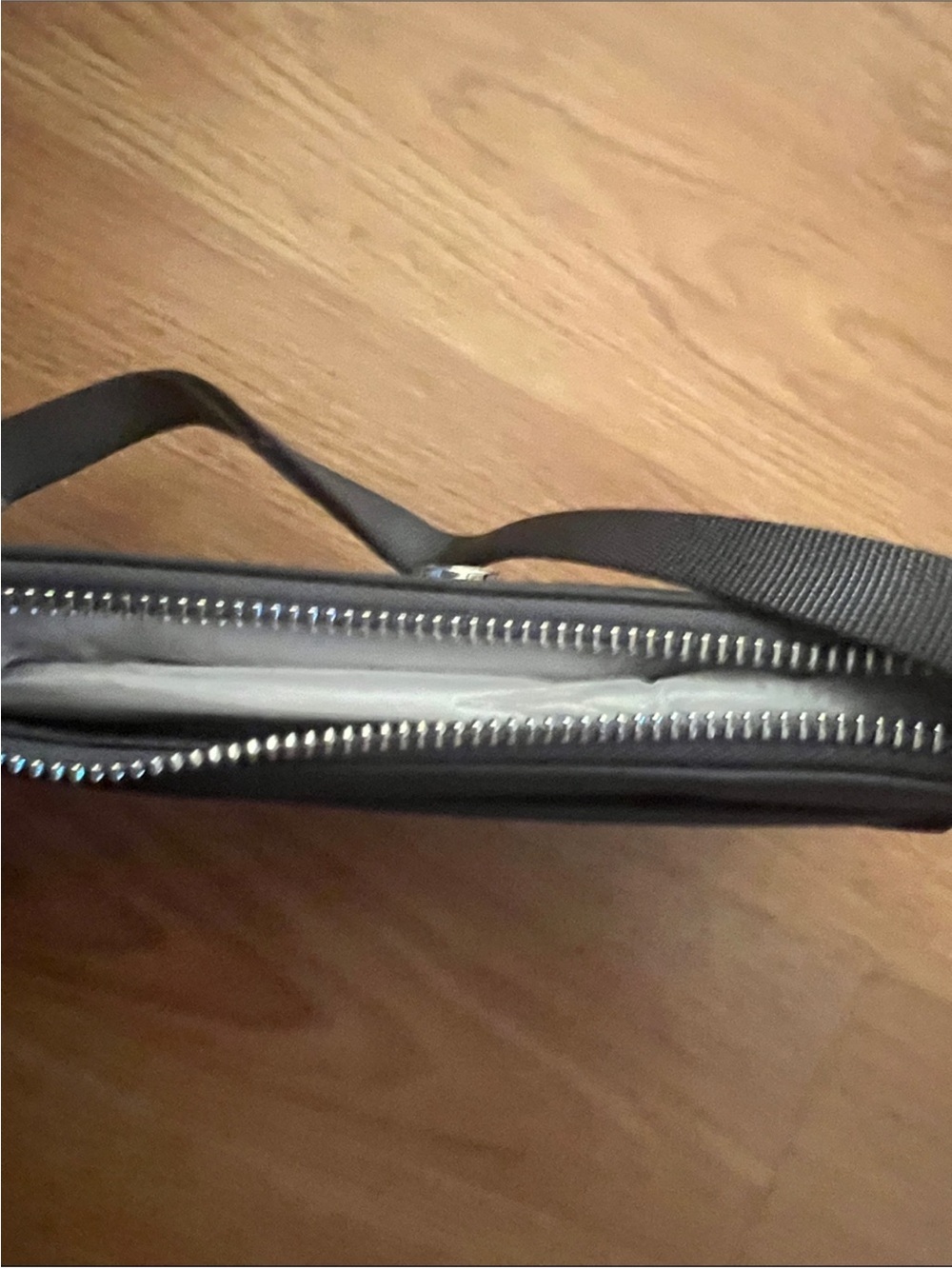 VIRAL🚨NWT LULULEMON CITY ESSENTIALS MINI SHOULDER BAG ADJUSTABLE🚨 - Picture 3 of 4